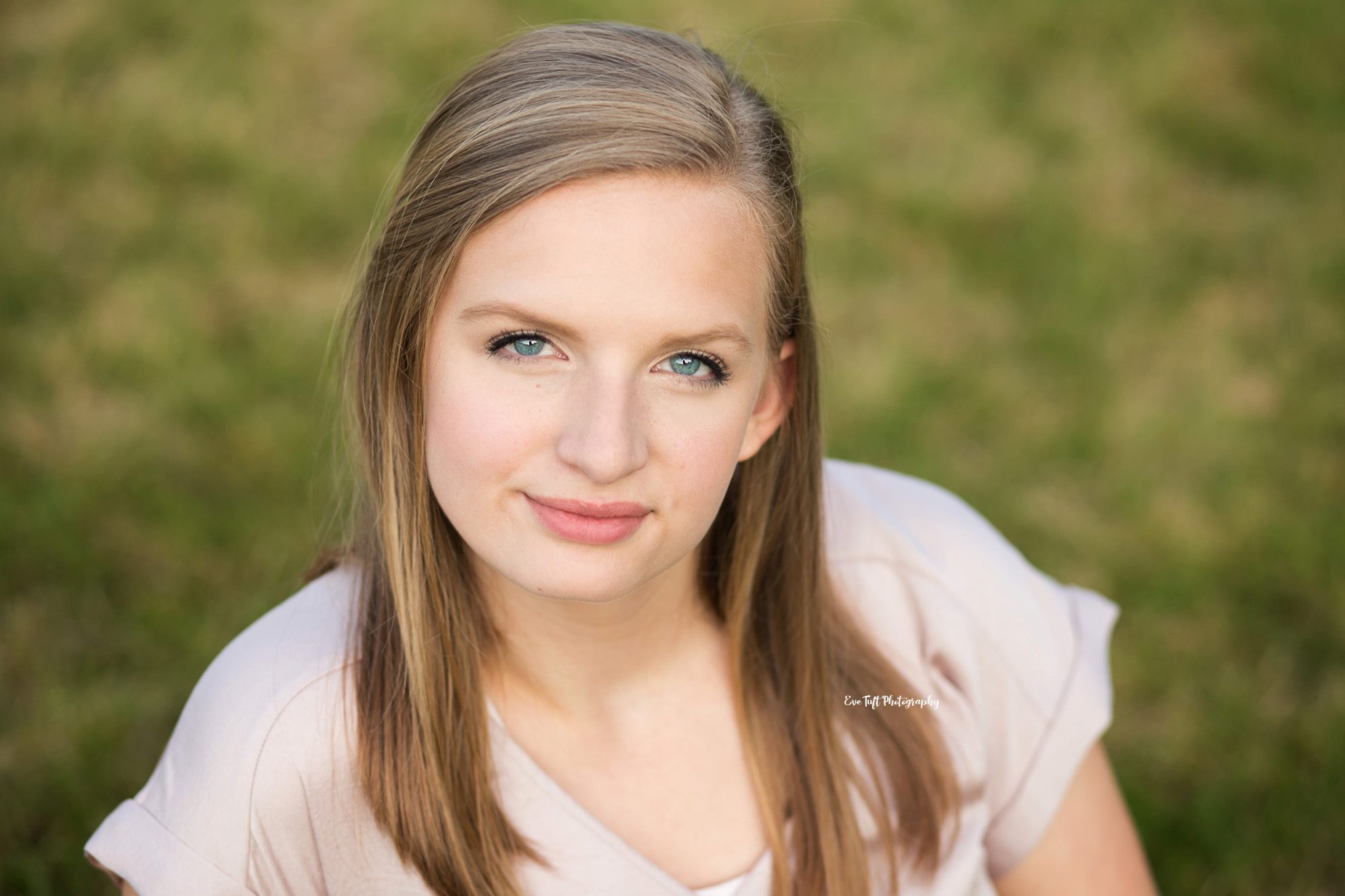 Portrait of a senior girl. Midland photos