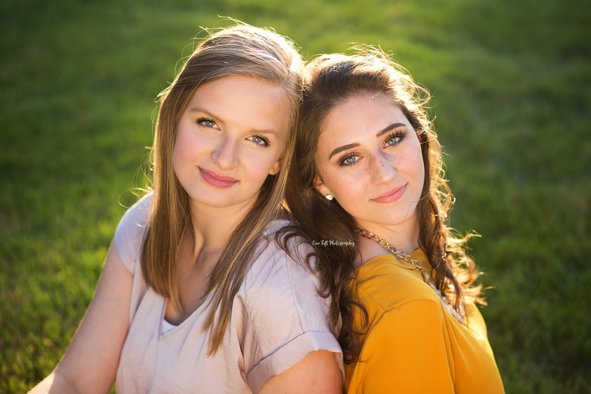 Senior girls and best friends sitting next to each other | Auburn, MI photographer