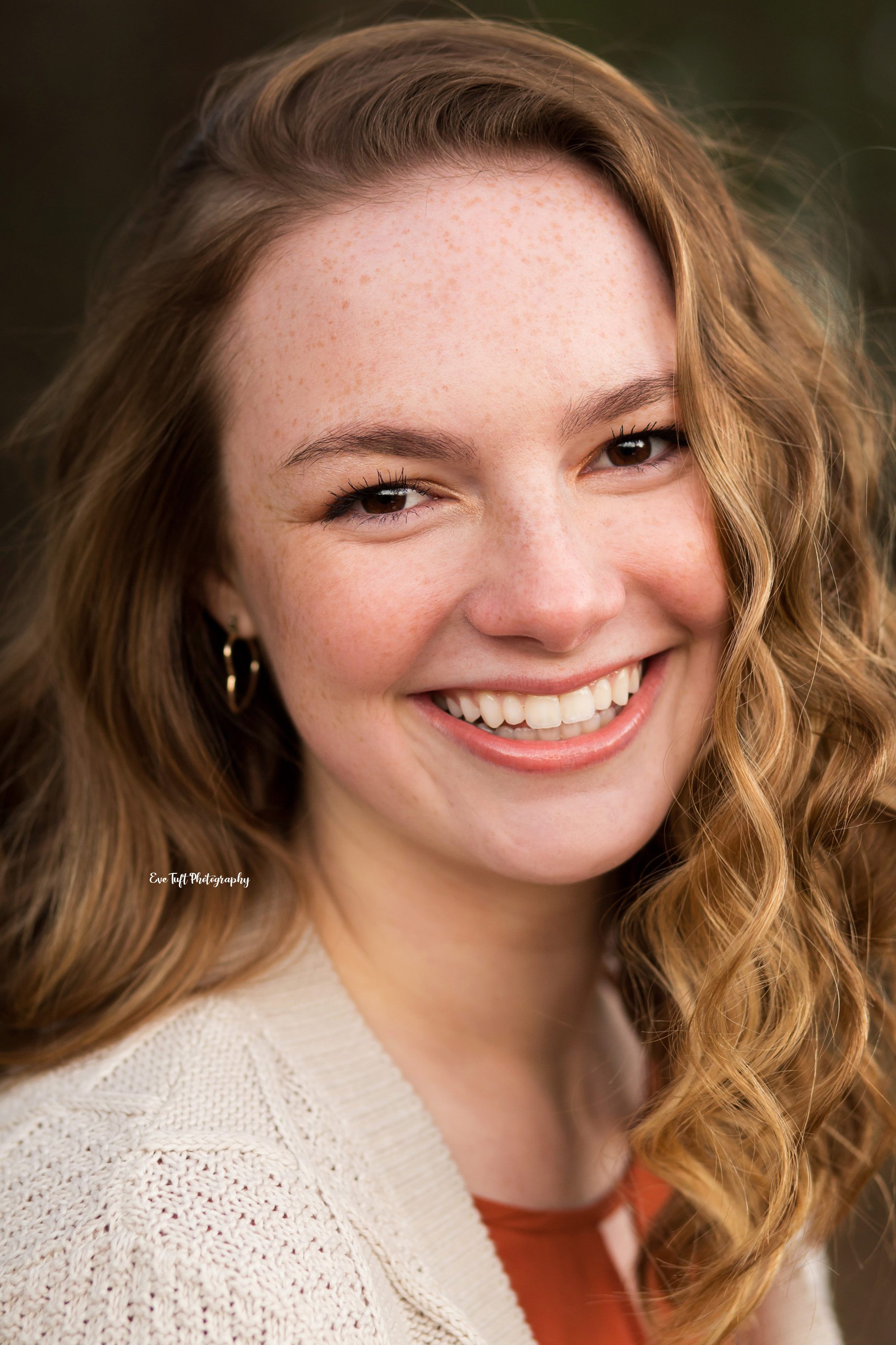 Close up portrait of a teenage girl in Midland, Michigan by Eve Tuft Photography, Senior Portrait Photographer
