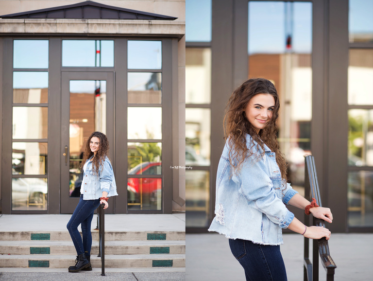 A senio girl posing on some stairs for her photo session | Senior Photographer in Midland, Michigan