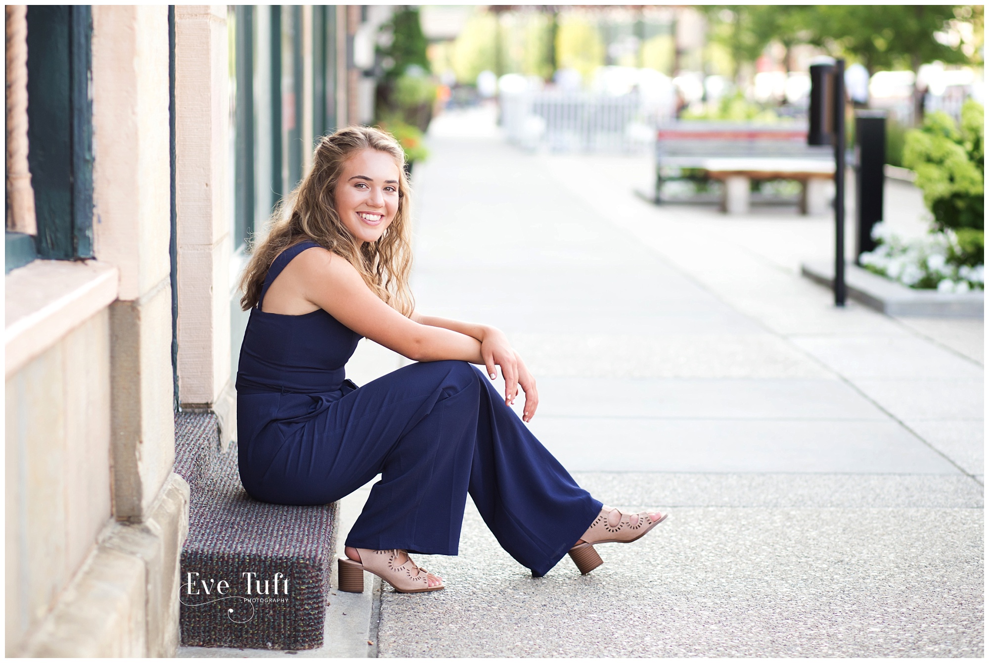 A teen sits on a step outside for her session | Photographers in Midland, Michigan